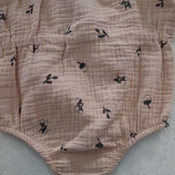 Grayson Mini tan acorn print long sleeve waffle one piece with bow Sz 0-3 month - Picture 6 of 7